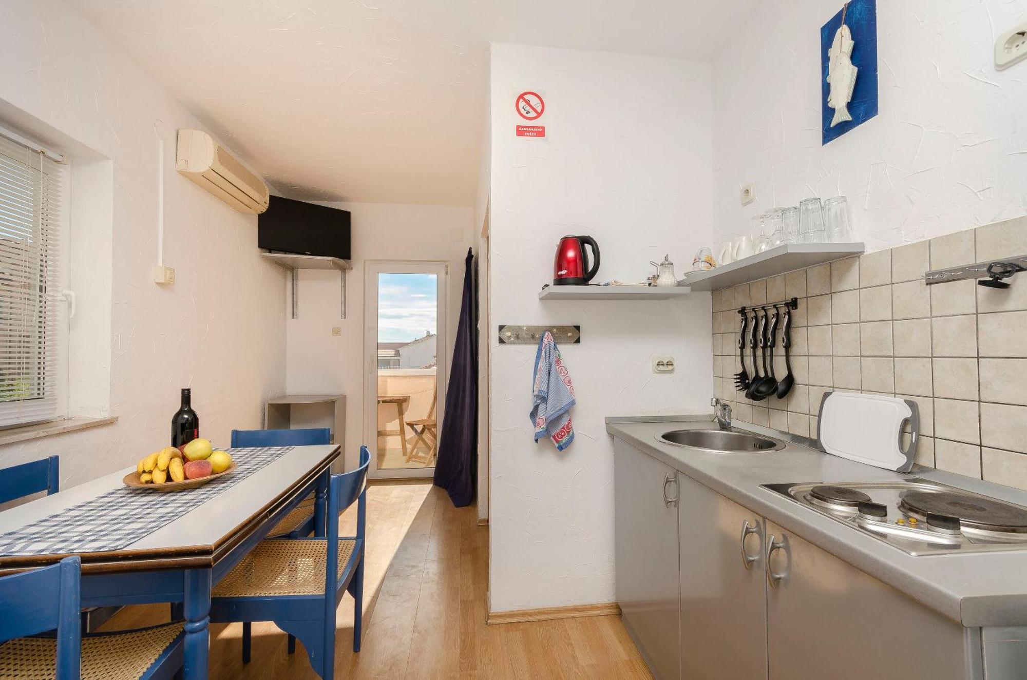 Apartments And Rooms Mladen Vodice Exterior foto