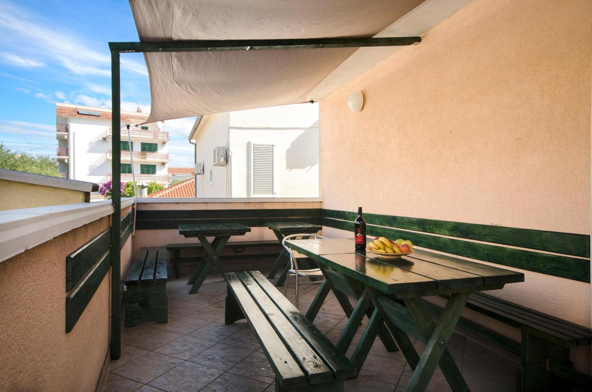 Apartments And Rooms Mladen Vodice Exterior foto
